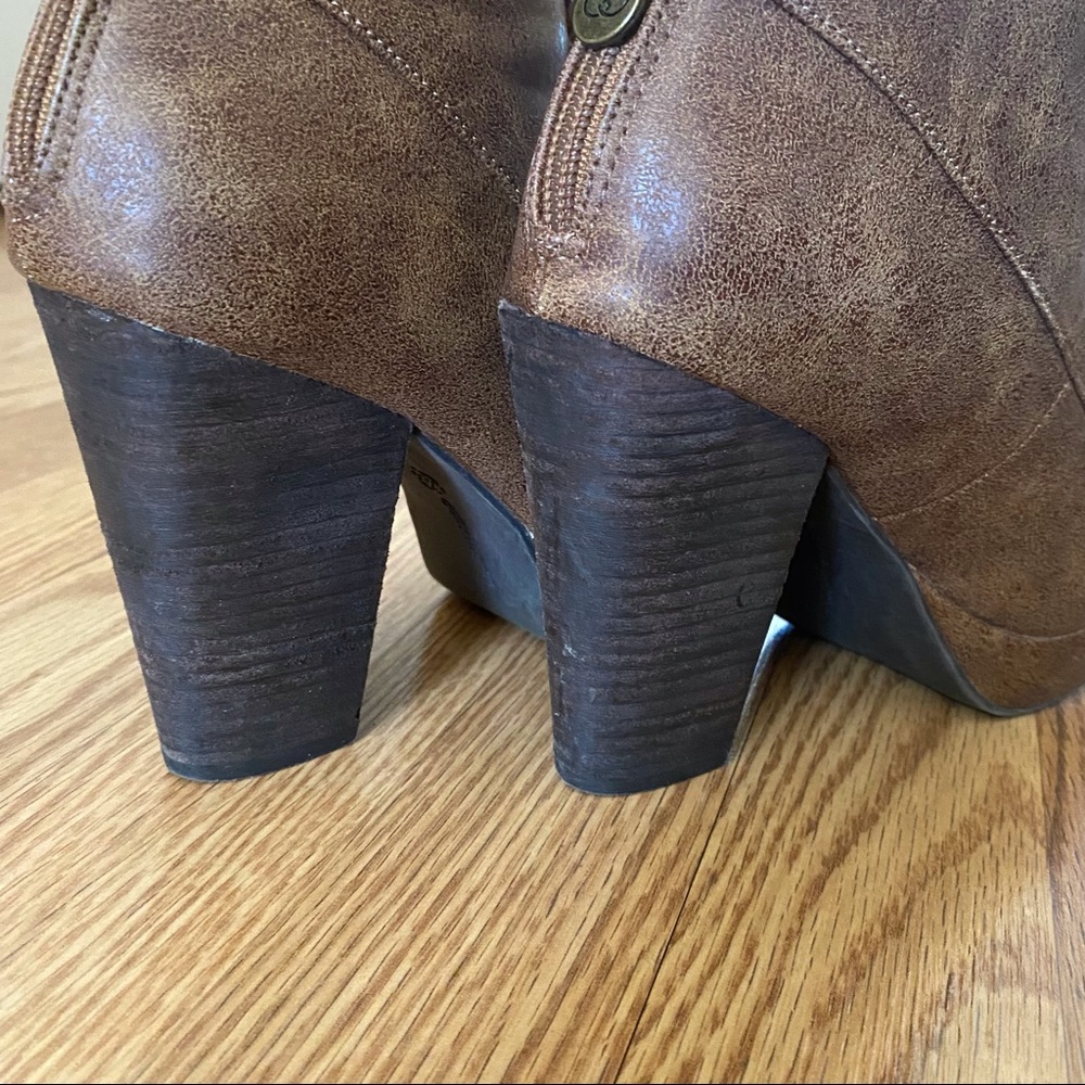 Daisy Fuentes Lace Ankle Boots - Picture 8 of 10